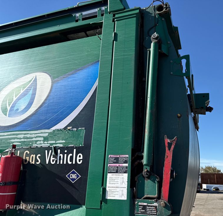 image for item EU5322 2016 Peterbilt 320 refuse truck