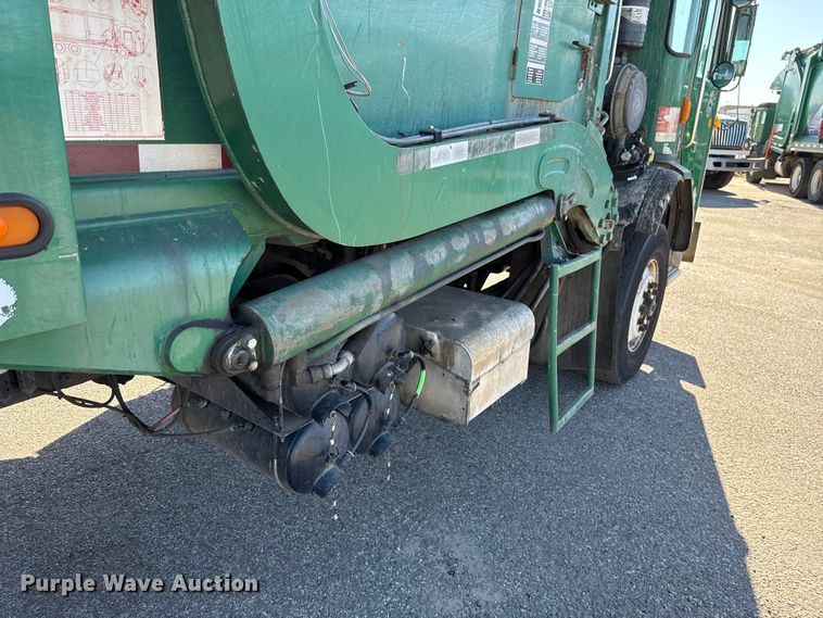 image for item EU5322 2016 Peterbilt 320 refuse truck