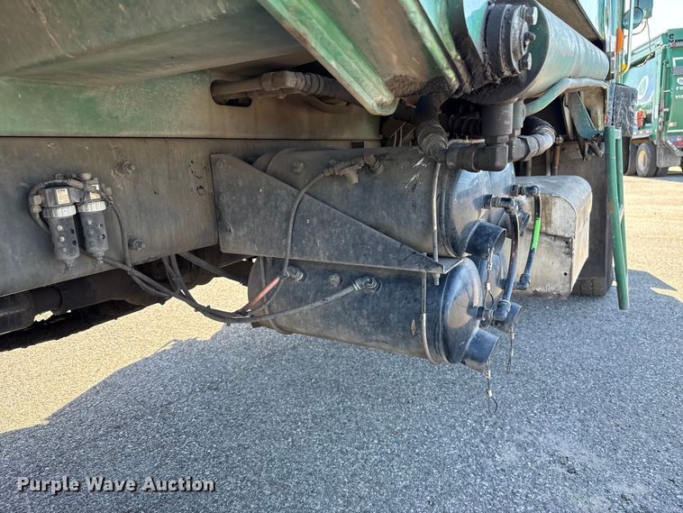 image for item EU5322 2016 Peterbilt 320 refuse truck