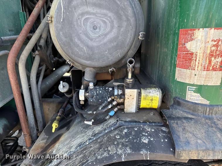 image for item EU5322 2016 Peterbilt 320 refuse truck