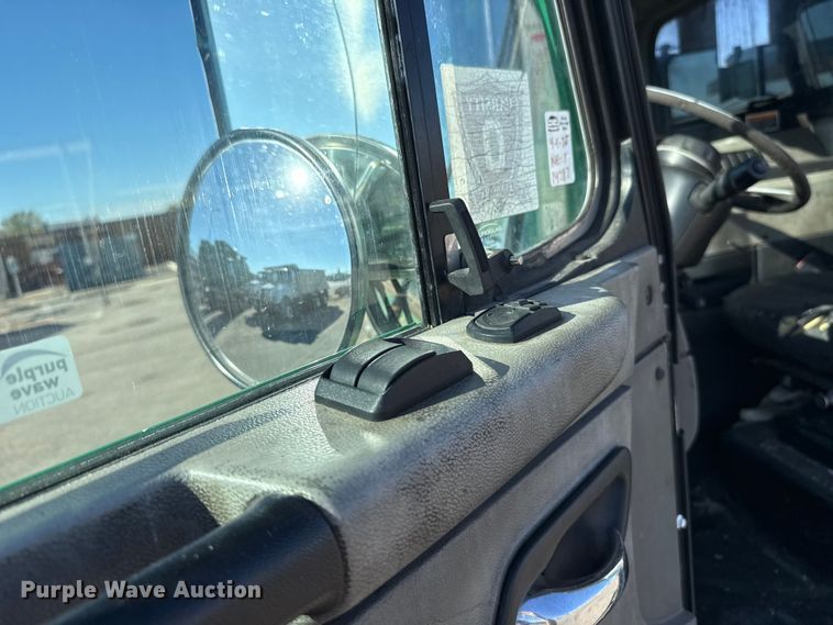 image for item EU5322 2016 Peterbilt 320 refuse truck