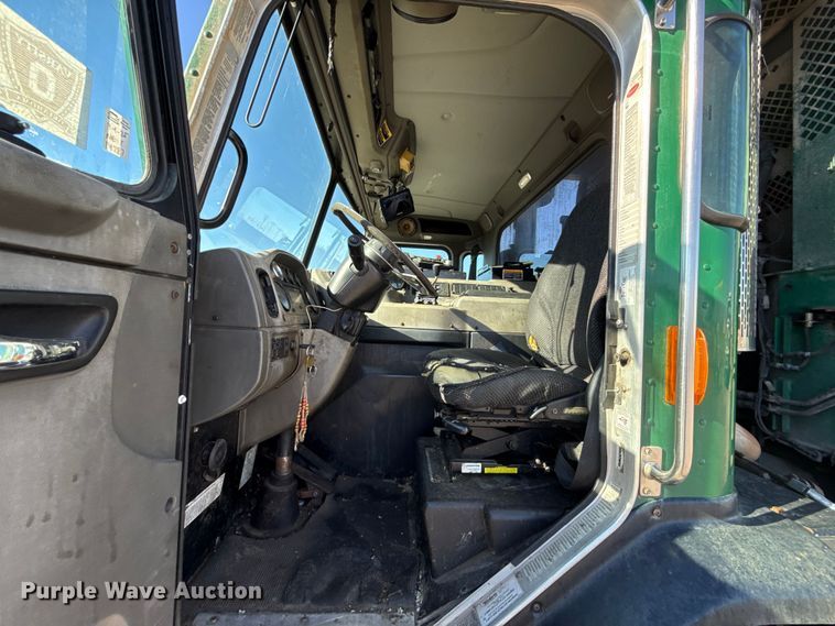 image for item EU5322 2016 Peterbilt 320 refuse truck