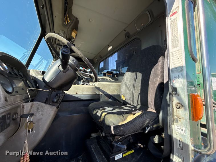 image for item EU5322 2016 Peterbilt 320 refuse truck