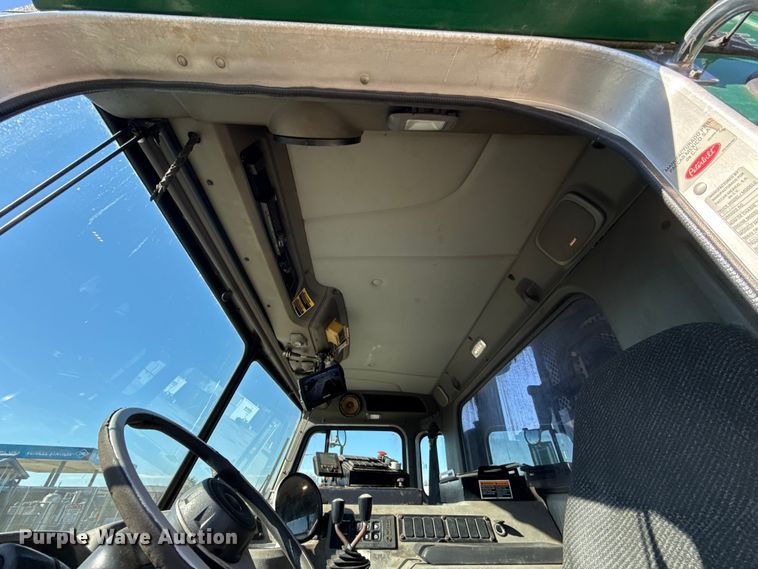 image for item EU5322 2016 Peterbilt 320 refuse truck