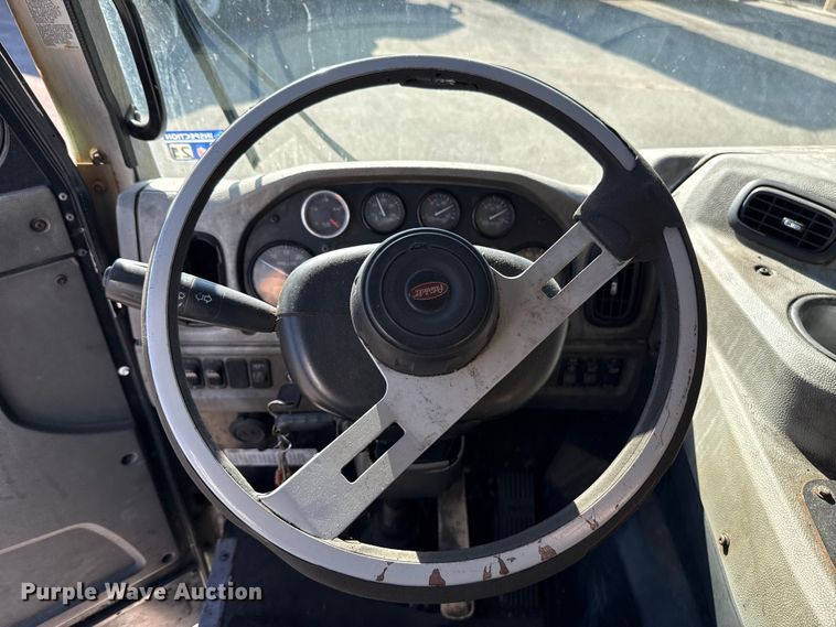 image for item EU5322 2016 Peterbilt 320 refuse truck