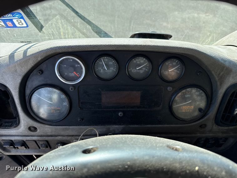 image for item EU5322 2016 Peterbilt 320 refuse truck