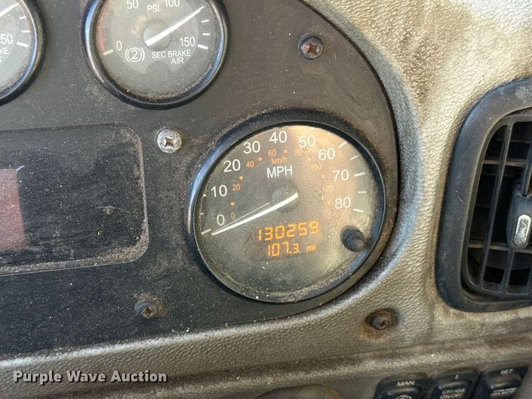 image for item EU5322 2016 Peterbilt 320 refuse truck