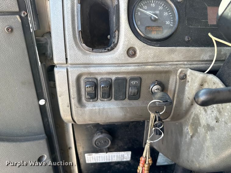 image for item EU5322 2016 Peterbilt 320 refuse truck