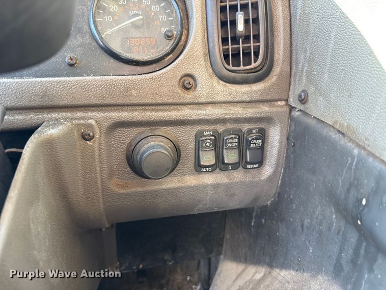 image for item EU5322 2016 Peterbilt 320 refuse truck