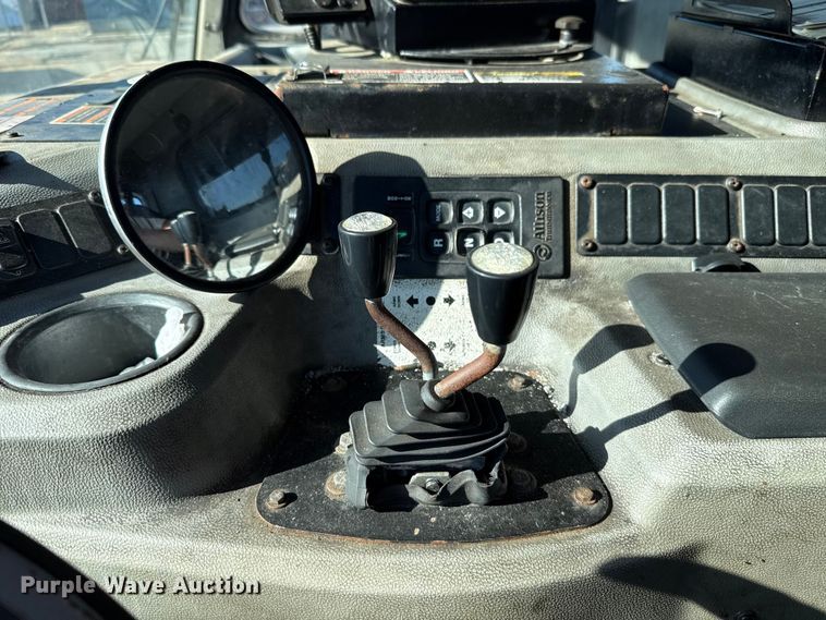 image for item EU5322 2016 Peterbilt 320 refuse truck