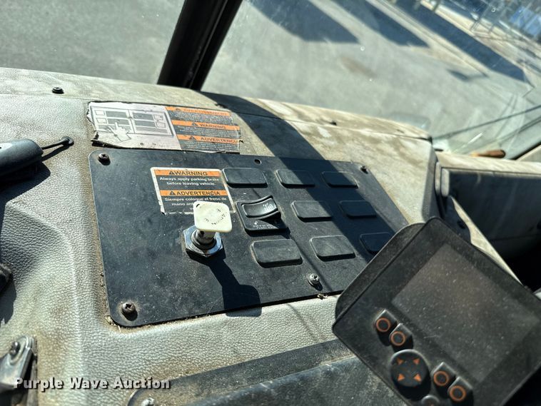 image for item EU5322 2016 Peterbilt 320 refuse truck