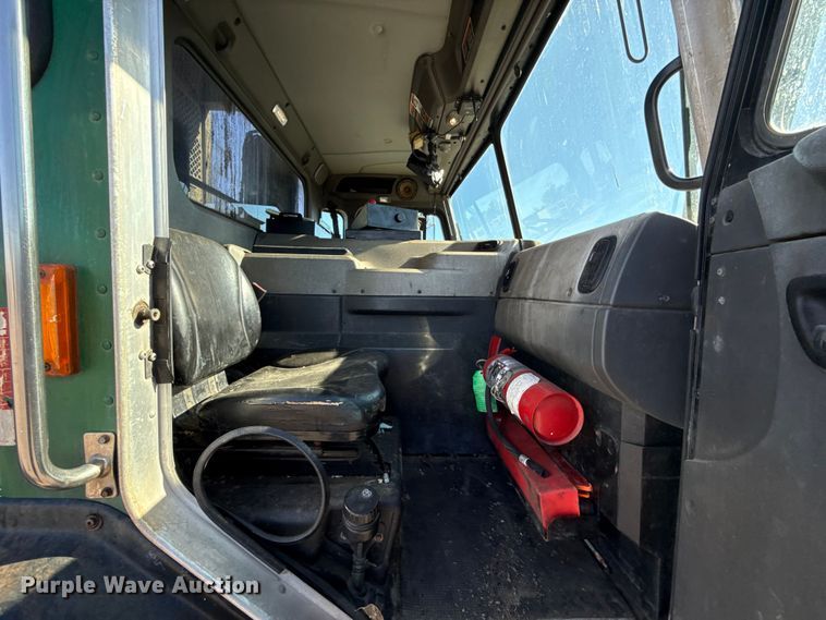 image for item EU5322 2016 Peterbilt 320 refuse truck