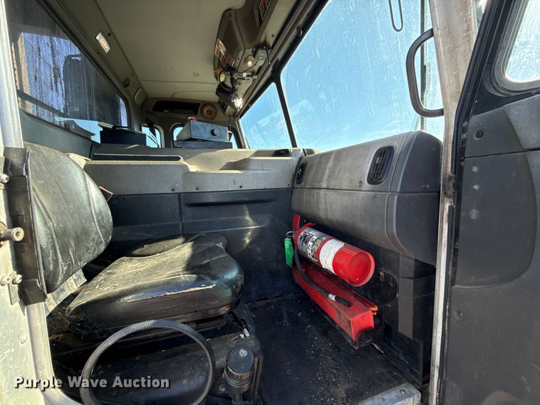 image for item EU5322 2016 Peterbilt 320 refuse truck