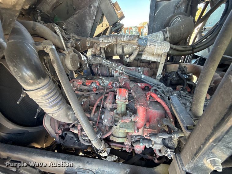 image for item EU5322 2016 Peterbilt 320 refuse truck