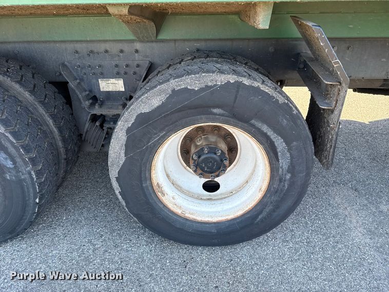 image for item EU5322 2016 Peterbilt 320 refuse truck