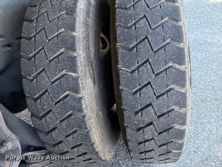 image for item EU5322 2016 Peterbilt 320 refuse truck