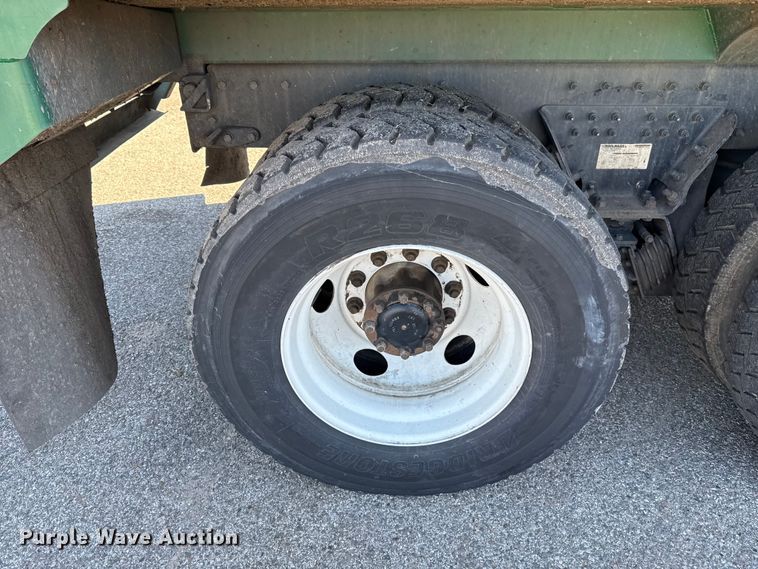 image for item EU5322 2016 Peterbilt 320 refuse truck