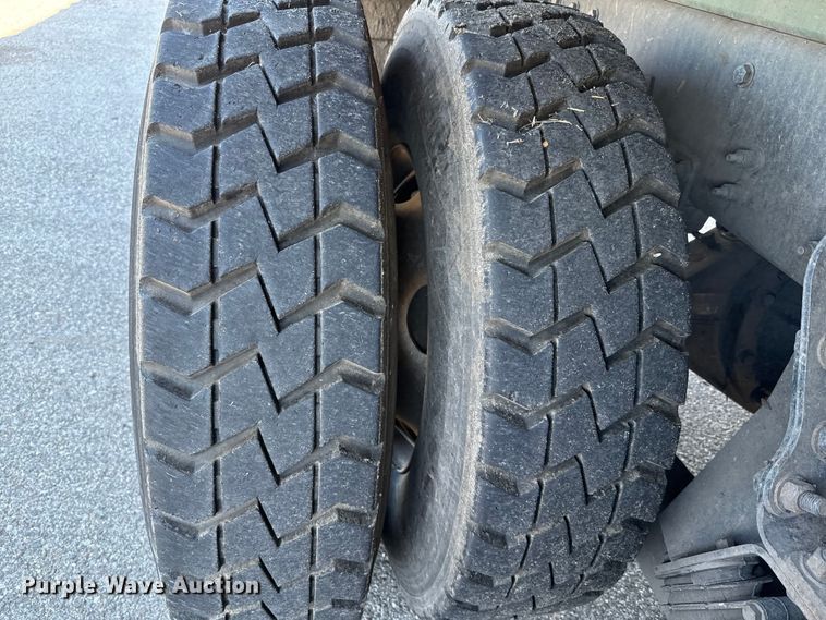 image for item EU5322 2016 Peterbilt 320 refuse truck