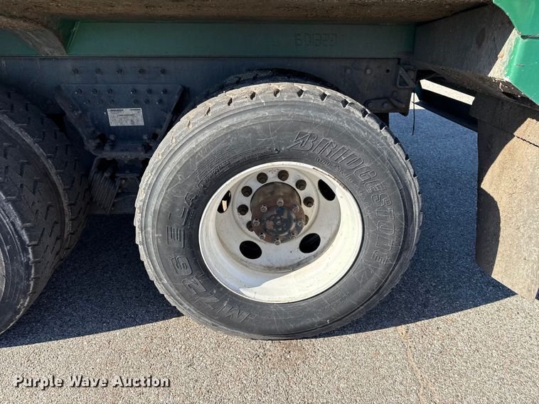 image for item EU5322 2016 Peterbilt 320 refuse truck