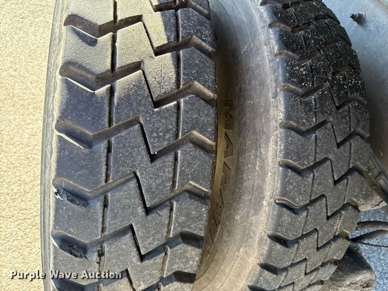 image for item EU5322 2016 Peterbilt 320 refuse truck