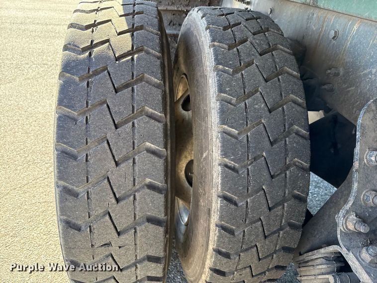 image for item EU5322 2016 Peterbilt 320 refuse truck