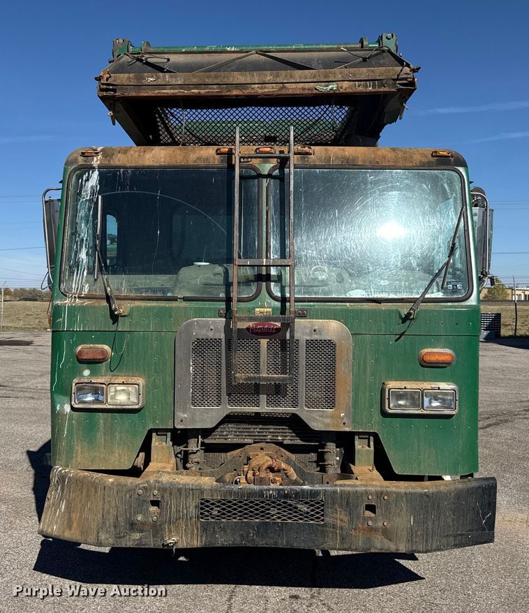 image for item EU5324 2015 Peterbilt 320 refuse truck