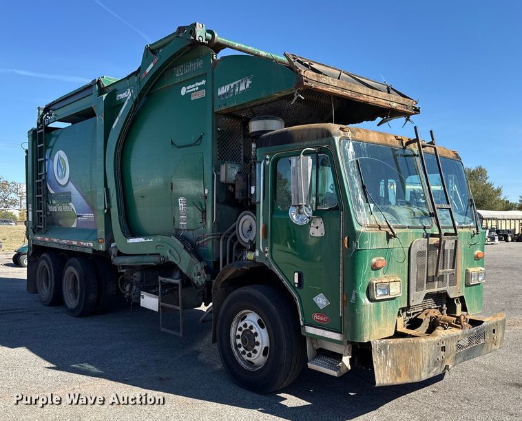 image for item EU5324 2015 Peterbilt 320 refuse truck