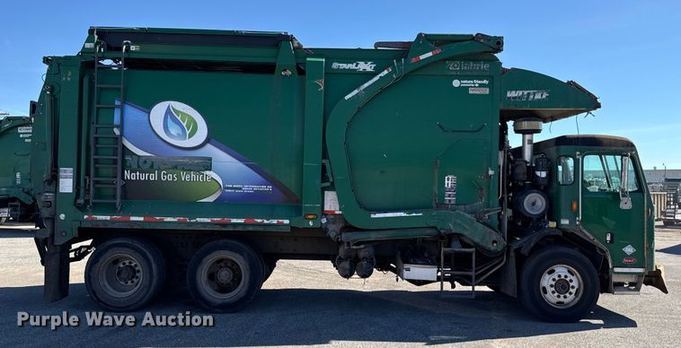 image for item EU5324 2015 Peterbilt 320 refuse truck