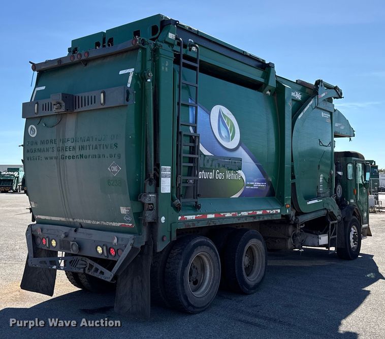 image for item EU5324 2015 Peterbilt 320 refuse truck