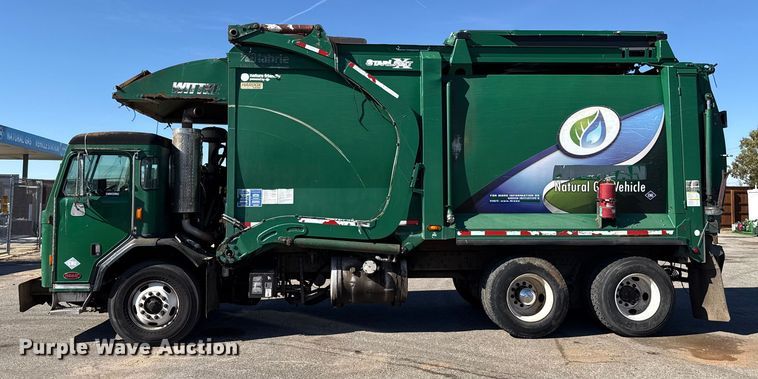 image for item EU5324 2015 Peterbilt 320 refuse truck