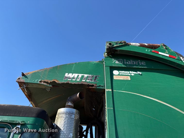 image for item EU5324 2015 Peterbilt 320 refuse truck