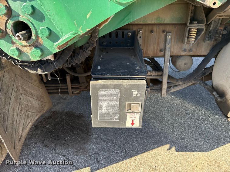 image for item EU5324 2015 Peterbilt 320 refuse truck