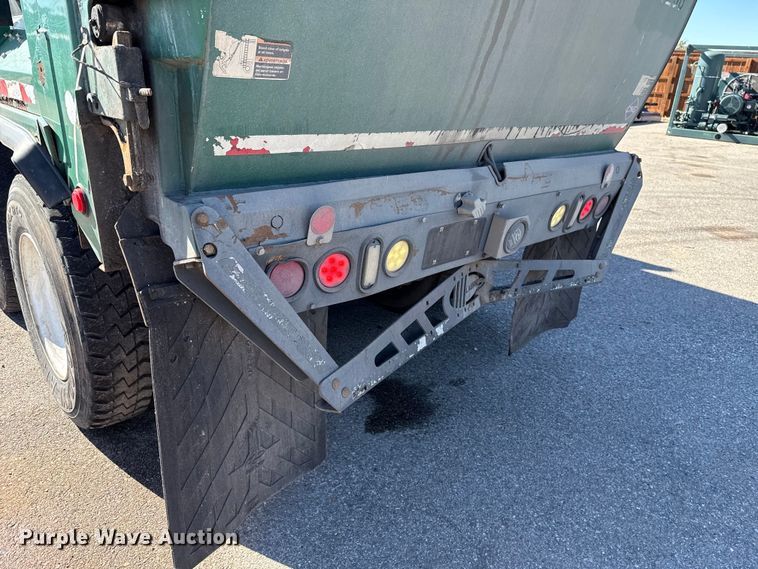 image for item EU5324 2015 Peterbilt 320 refuse truck