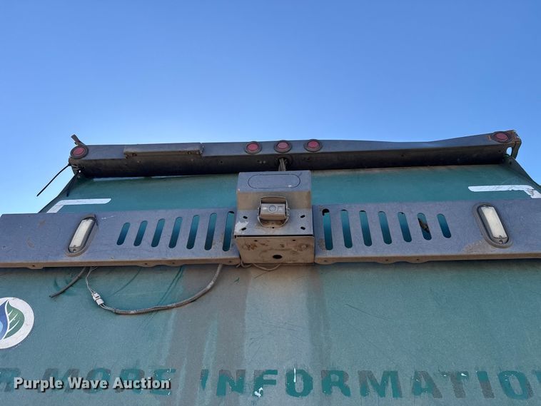 image for item EU5324 2015 Peterbilt 320 refuse truck