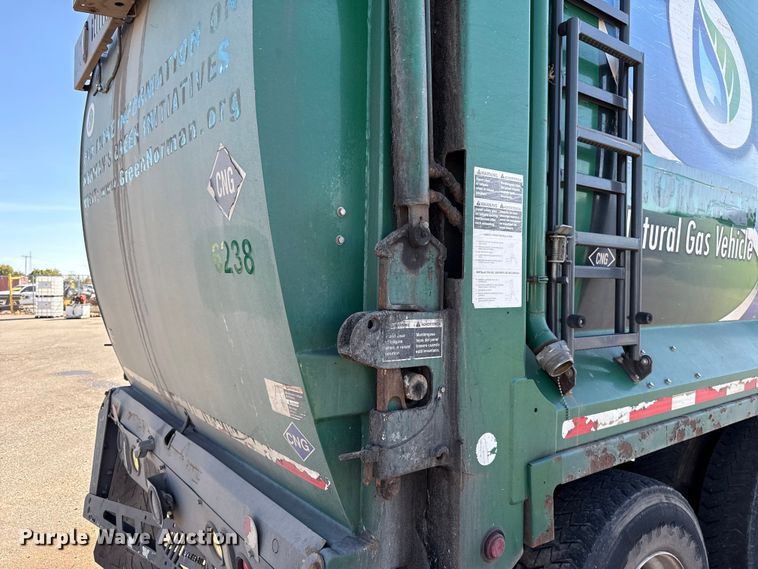 image for item EU5324 2015 Peterbilt 320 refuse truck