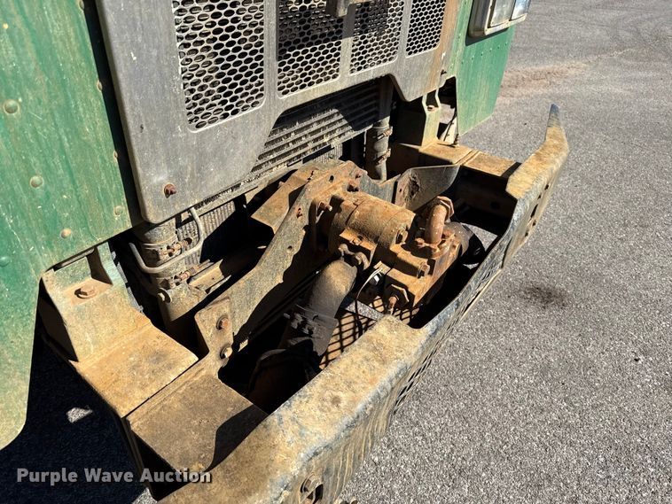 image for item EU5324 2015 Peterbilt 320 refuse truck