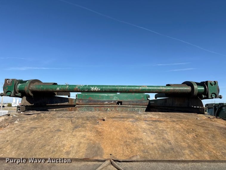 image for item EU5324 2015 Peterbilt 320 refuse truck