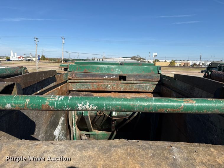 image for item EU5324 2015 Peterbilt 320 refuse truck