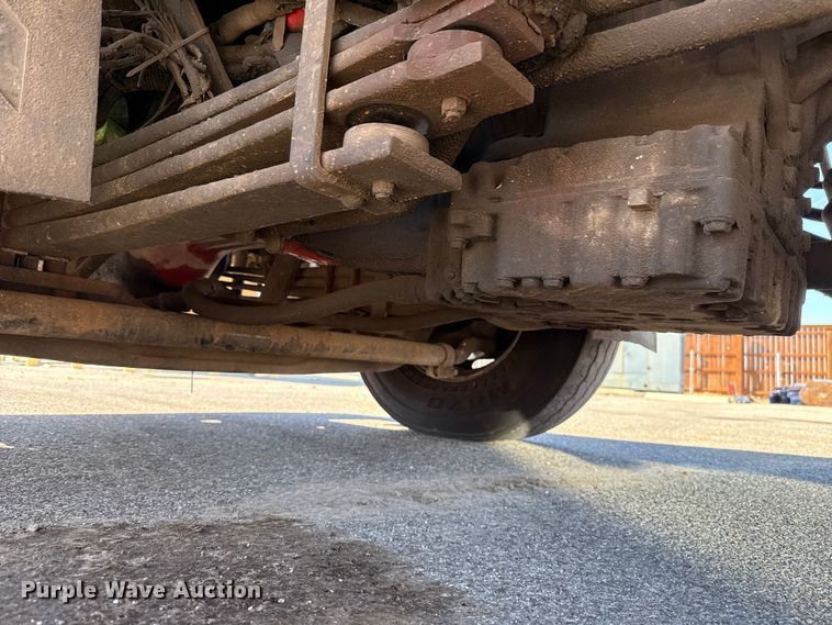 image for item EU5324 2015 Peterbilt 320 refuse truck