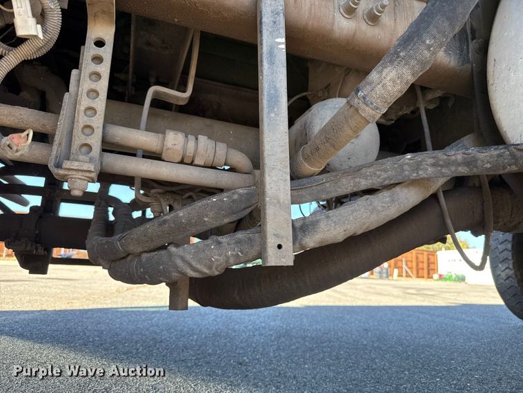 image for item EU5324 2015 Peterbilt 320 refuse truck