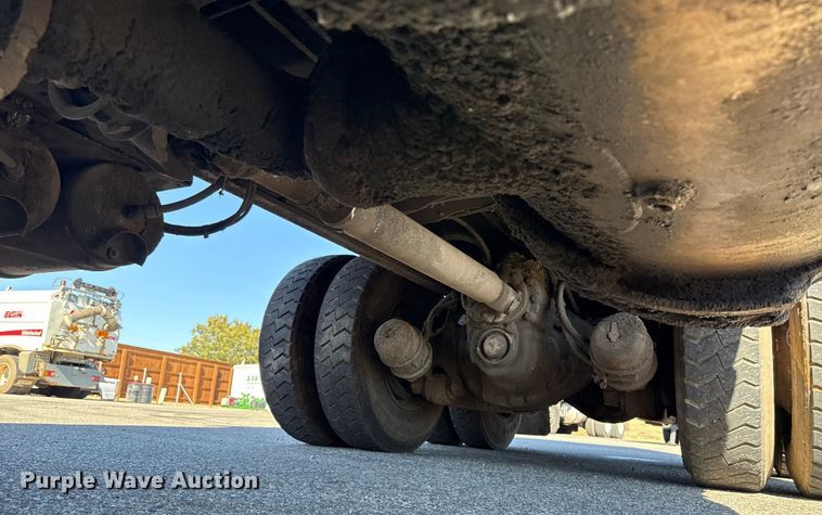 image for item EU5324 2015 Peterbilt 320 refuse truck