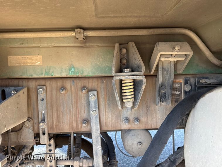 image for item EU5324 2015 Peterbilt 320 refuse truck