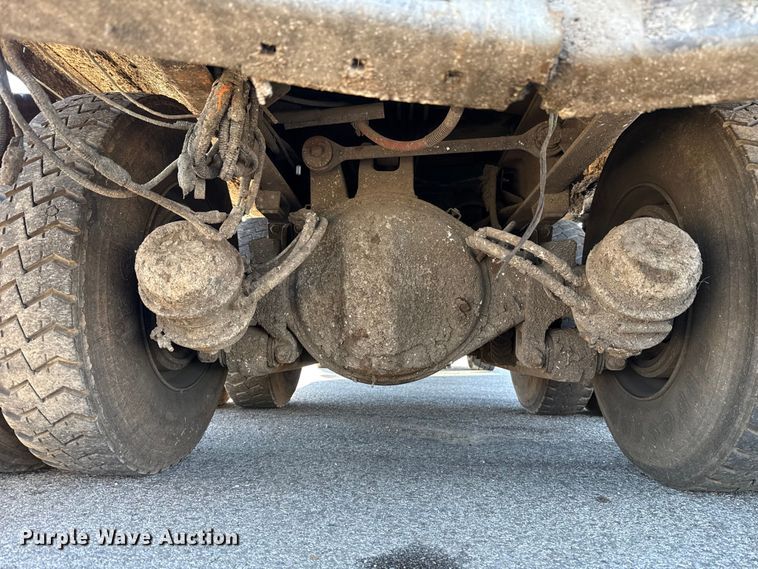 image for item EU5324 2015 Peterbilt 320 refuse truck