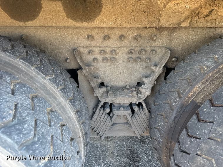 image for item EU5324 2015 Peterbilt 320 refuse truck