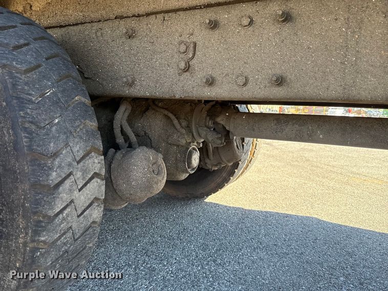 image for item EU5324 2015 Peterbilt 320 refuse truck