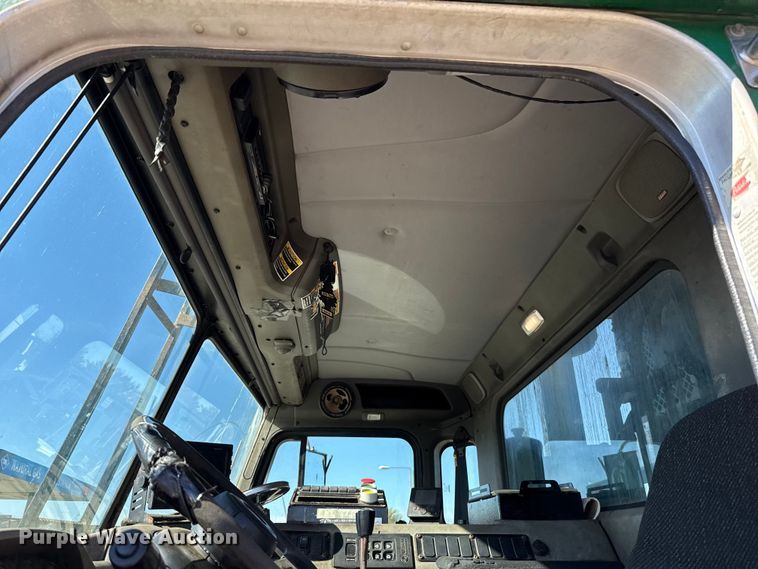 image for item EU5324 2015 Peterbilt 320 refuse truck