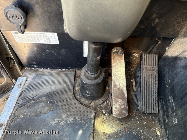 image for item EU5324 2015 Peterbilt 320 refuse truck