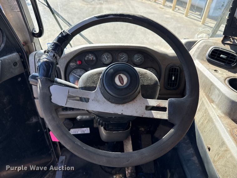 image for item EU5324 2015 Peterbilt 320 refuse truck