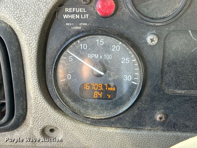 image for item EU5324 2015 Peterbilt 320 refuse truck