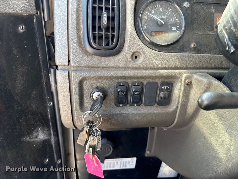 image for item EU5324 2015 Peterbilt 320 refuse truck